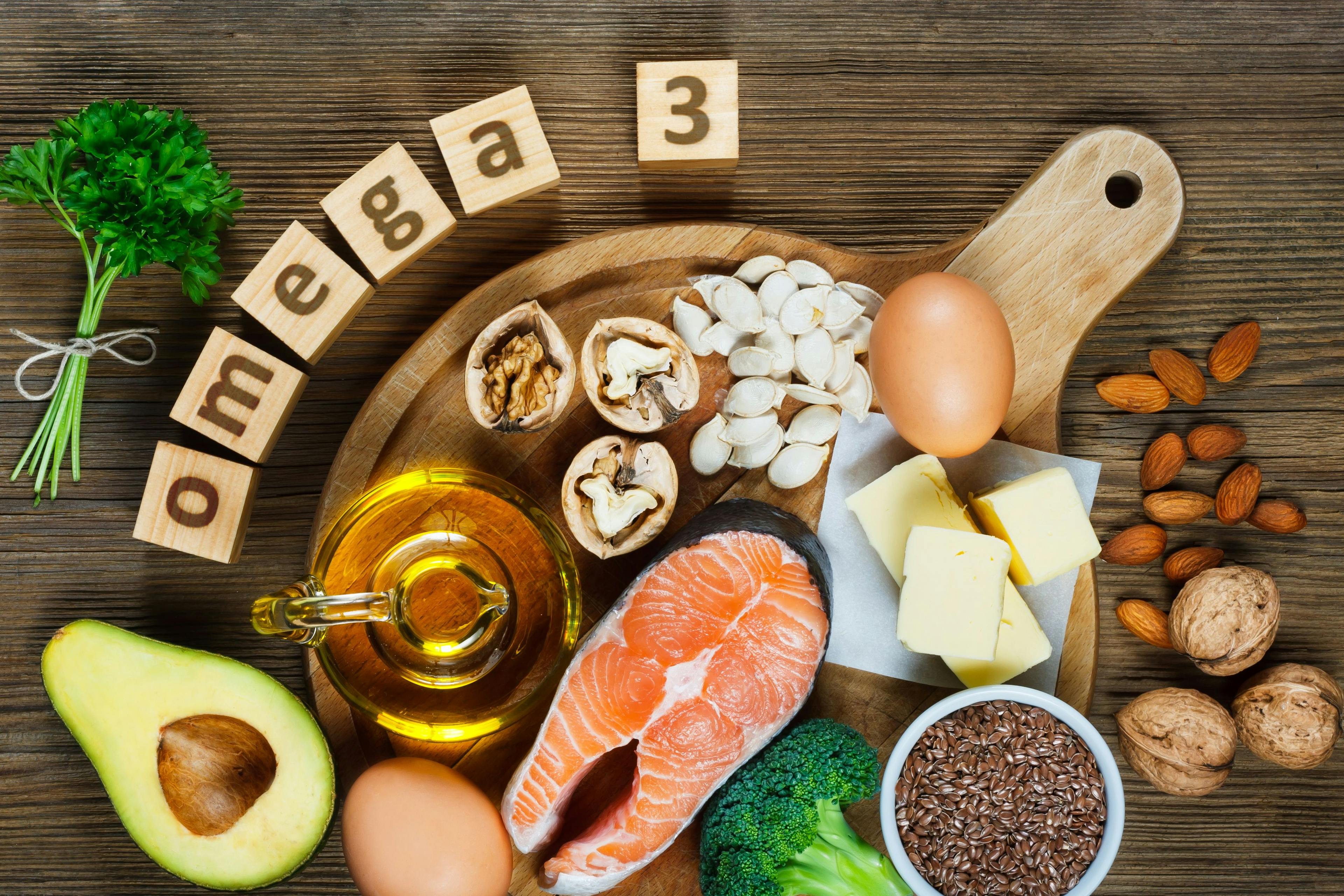 Animal and vegetable sources of omega-3 / airborne77 - stock.adobe.com