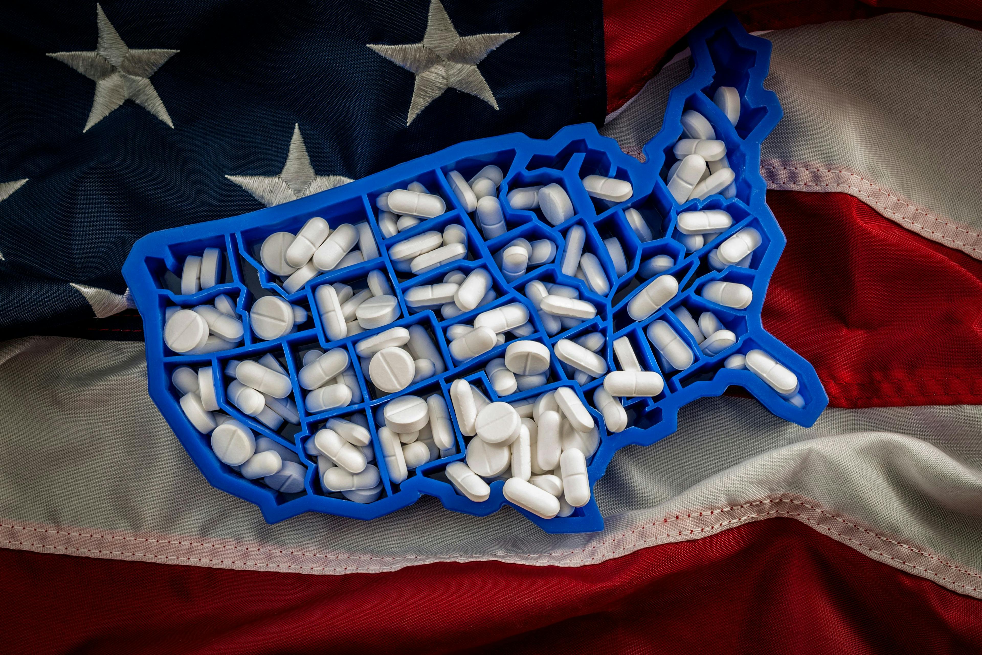 Map of the US filled with pills / Victor Moussa - stock.adobe.com