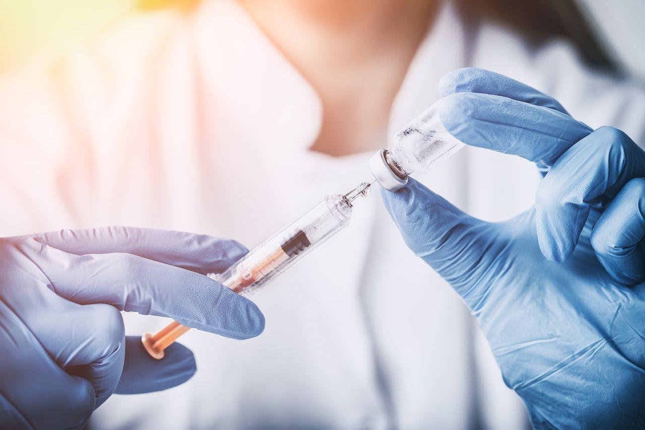 Injecting vaccine
