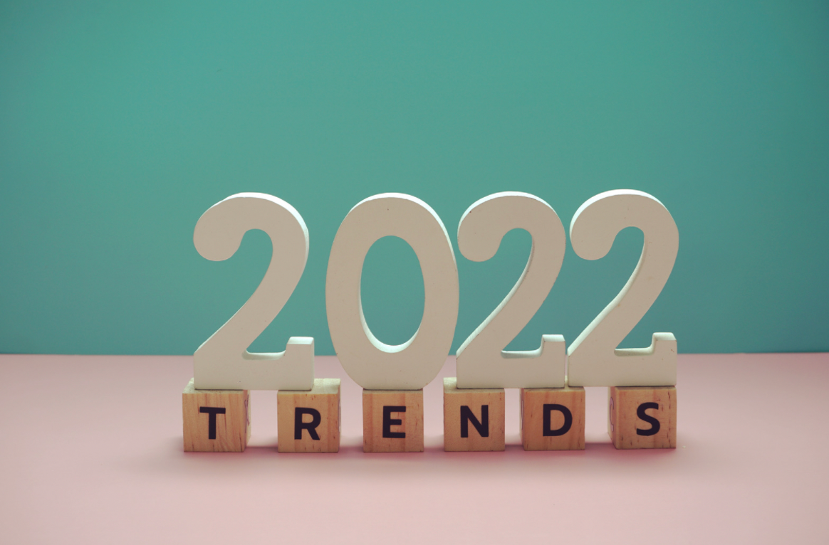 2022 trends written in wooden blocks